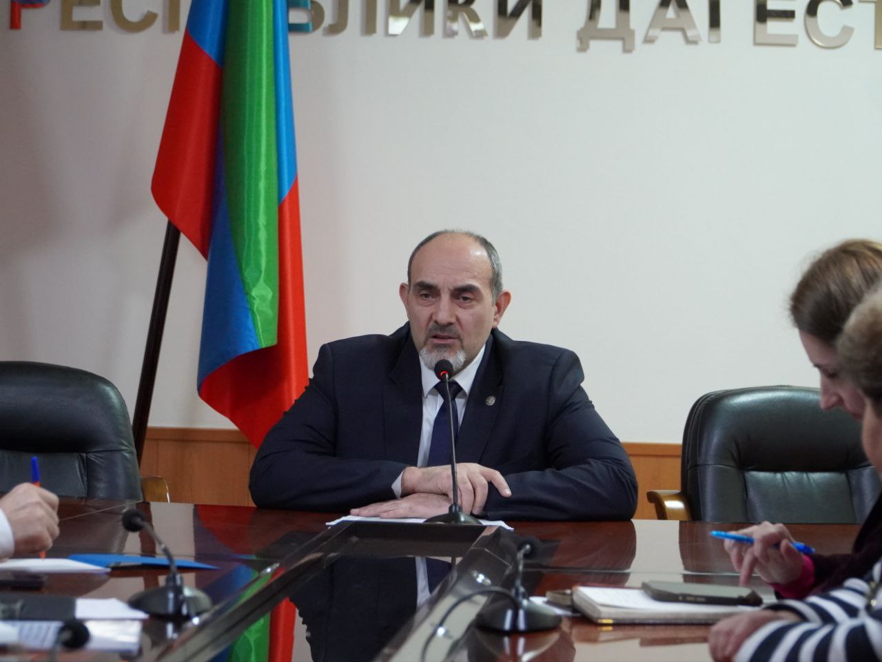 Министр образования и науки РД провёл ВКС-совещание по общественно-политической ситуации в республике